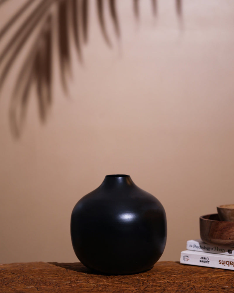 Alamkari India Minimalist Black Metal Bud Vase
