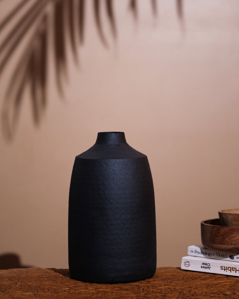 Alamkari India Minimalist Black Metal Vase