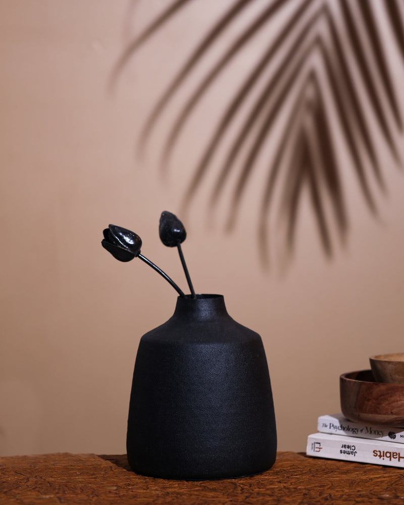 Alamkari India Minimalist Black Metal Vase