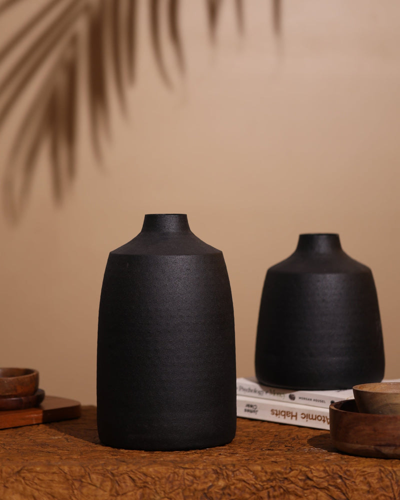 Alamkari India Minimalist Black Metal Vase