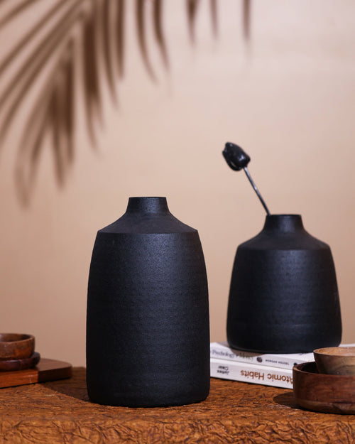 Alamkari India Minimalist Black Metal Vase
