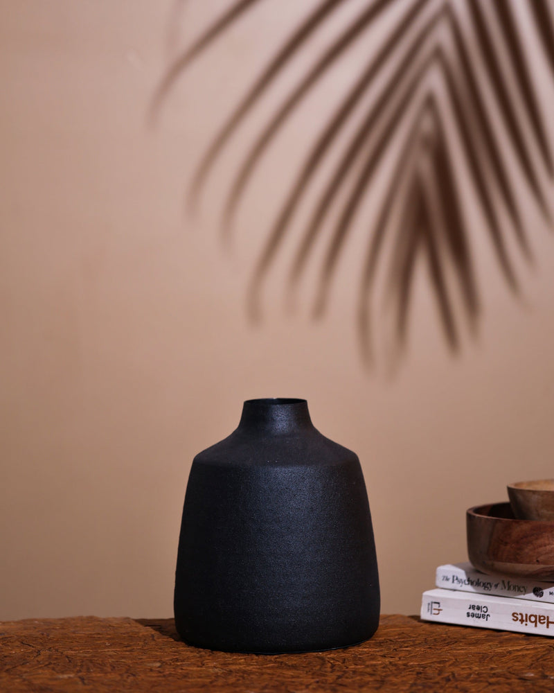 Alamkari India Minimalist Black Metal Vase