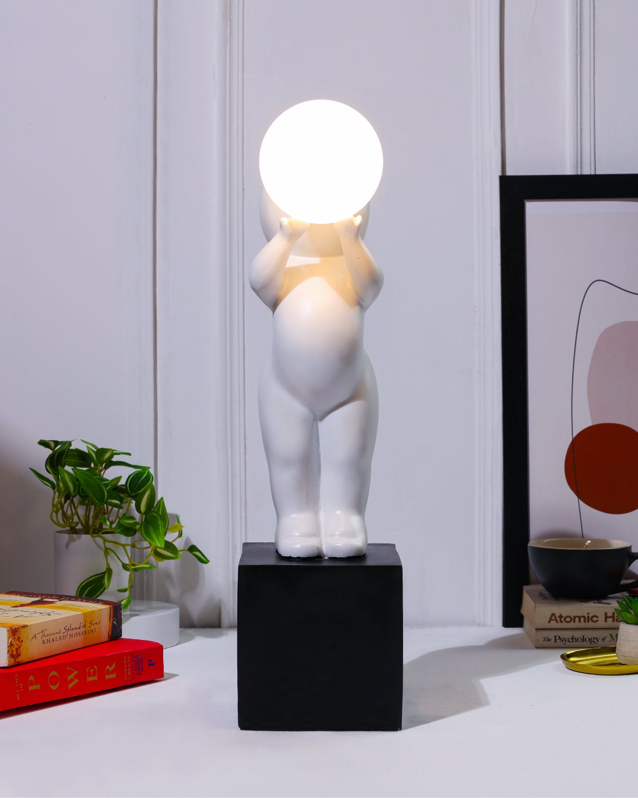 Alamkari India Polyresin White Standing Statue Lamp